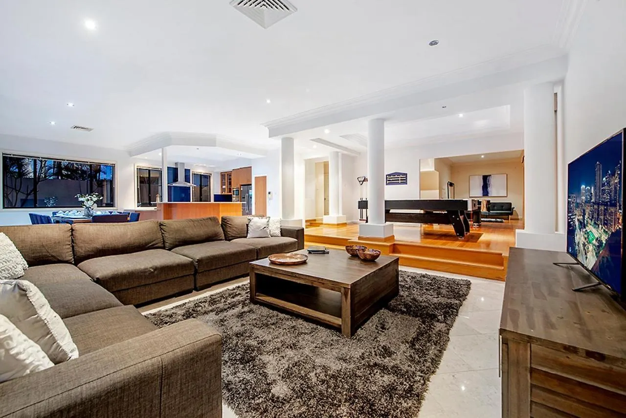 Holidays House Almafi Drive Surfers Paradise * Gold Coast