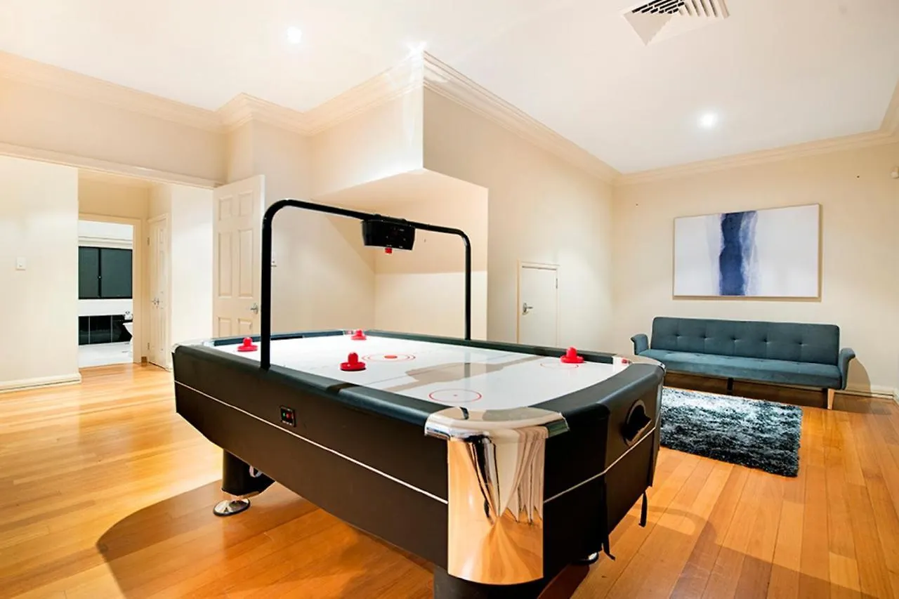 Holidays House Almafi Drive Surfers Paradise * Gold Coast