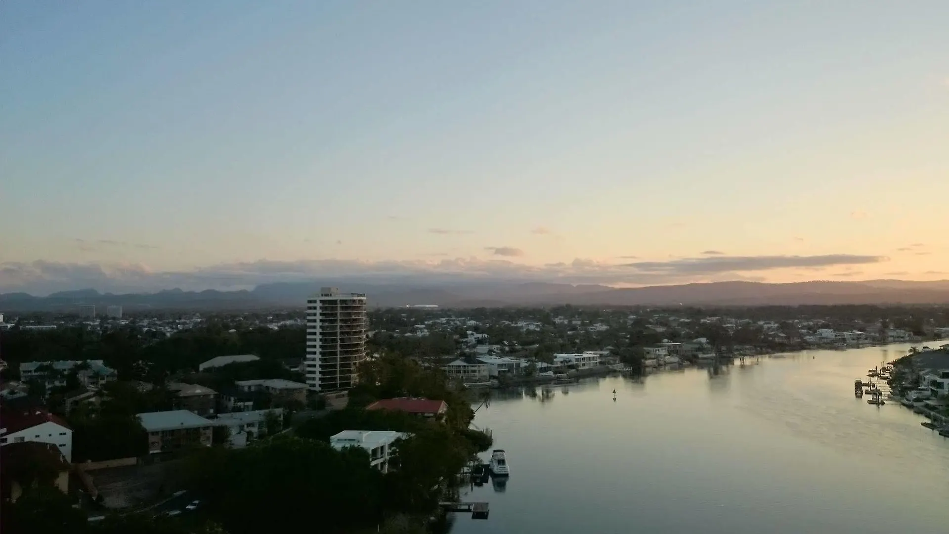 Surfers Hawaiian Aparthotel Gold Coast