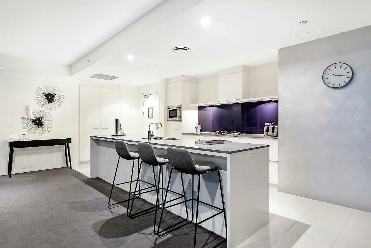 Apartment Circle On Cavill, And Sub Penthouses - We Accommodate