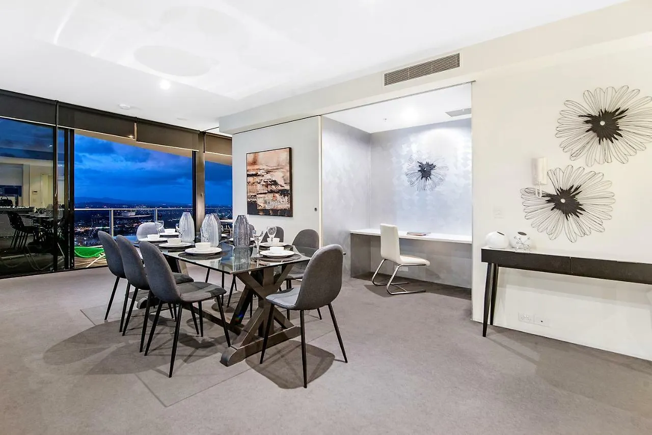 Apartment Circle On Cavill, And Sub Penthouses - We Accommodate *