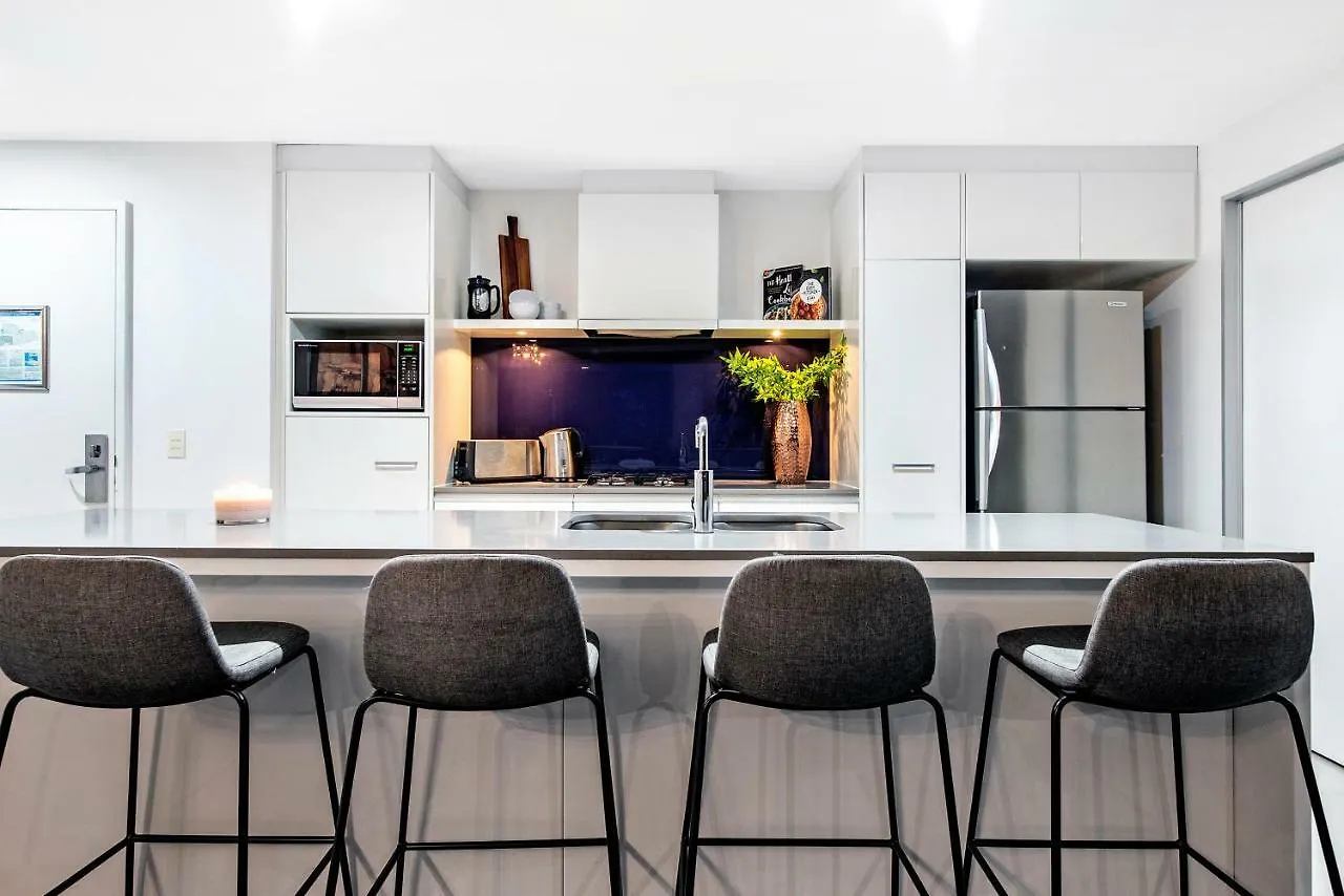 Circle On Cavill, And Sub Penthouses - We Accommodate Apartment *