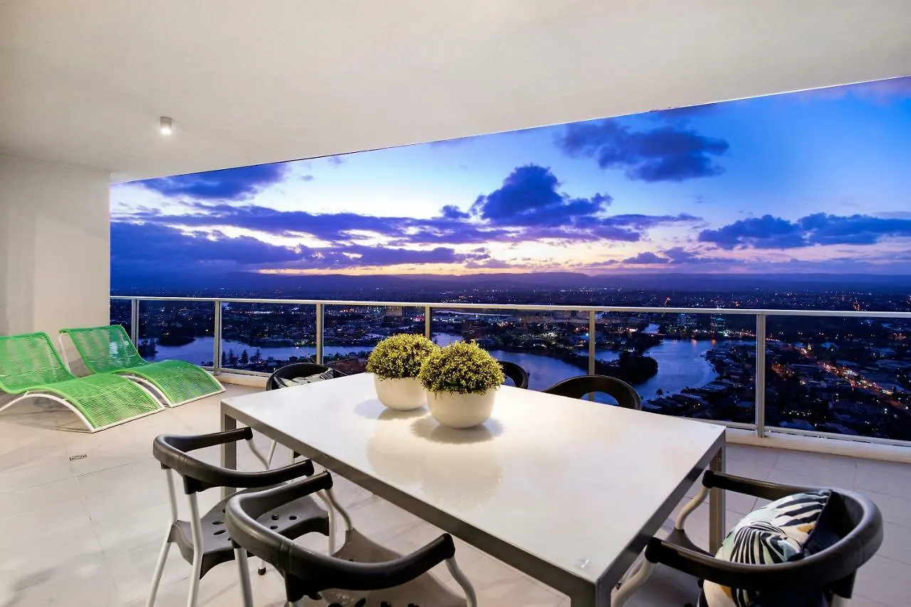 Apartment Circle On Cavill, And Sub Penthouses - We Accommodate Gold Coast