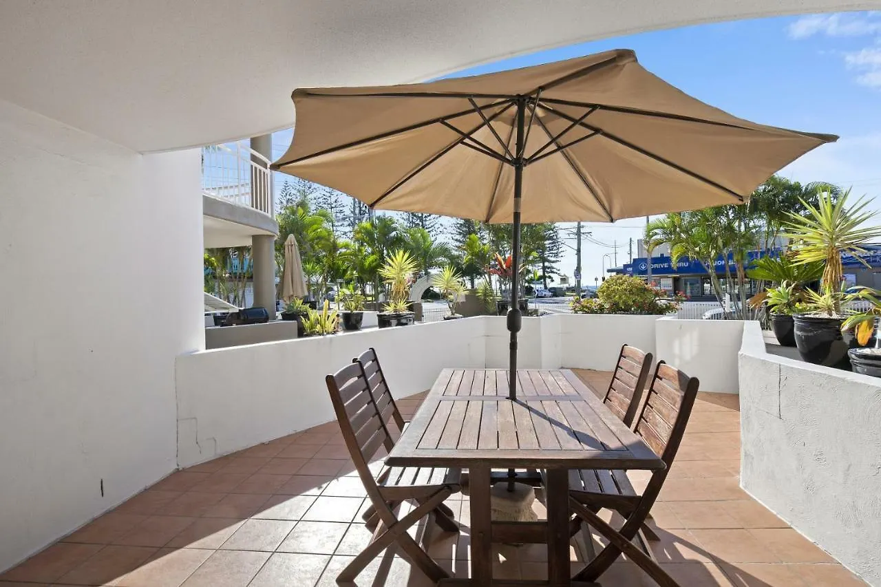 Lägenhetshotell Kirra Palms 3*