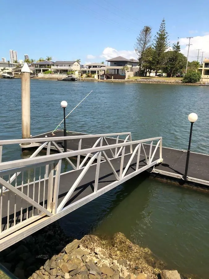 Riverfront Dream Holiday home *