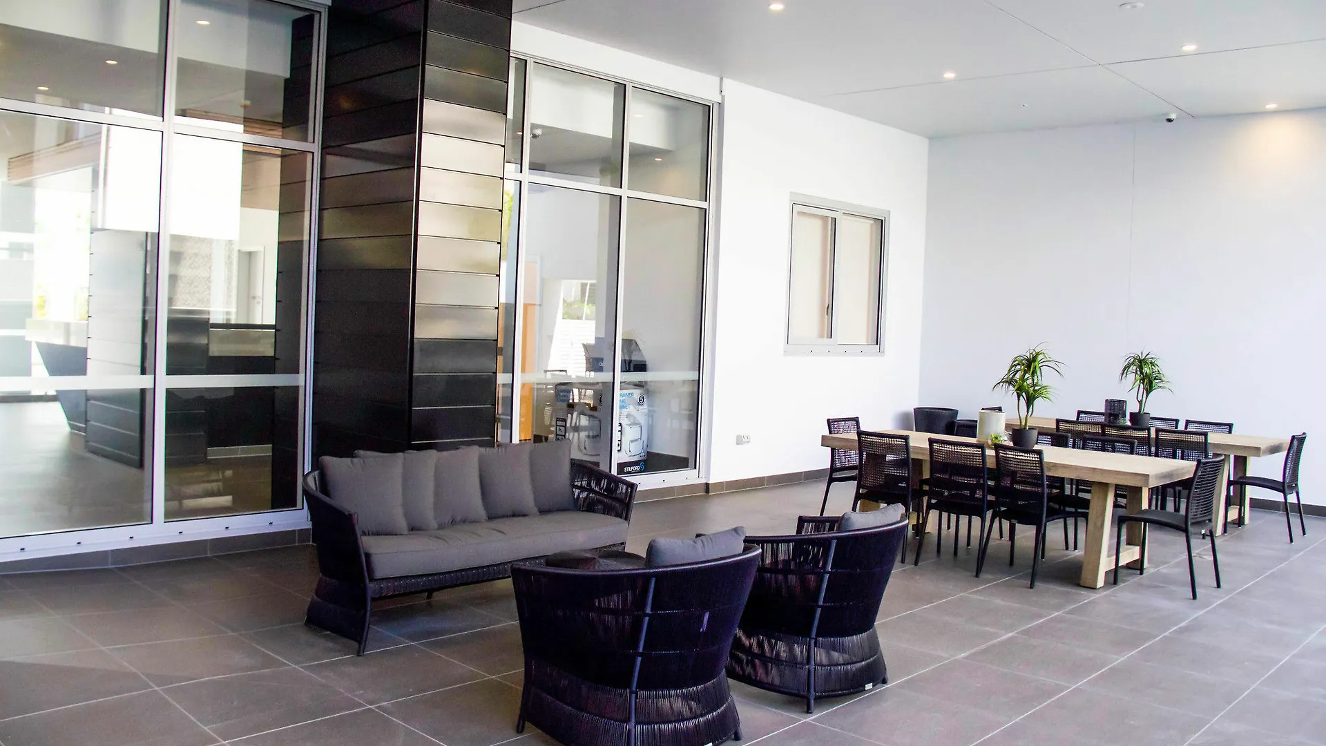 Synergy Broadbeach - Official Aparthotel Gold Coast