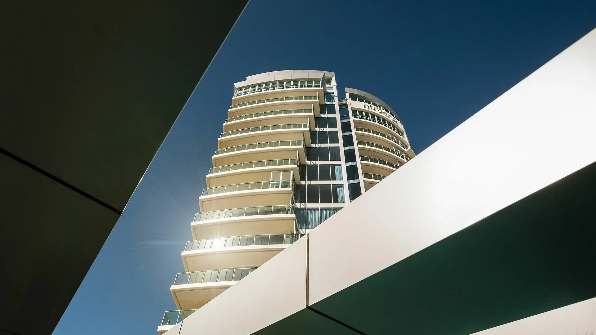 Aparthotel Nirvana By The Sea Gold Coast