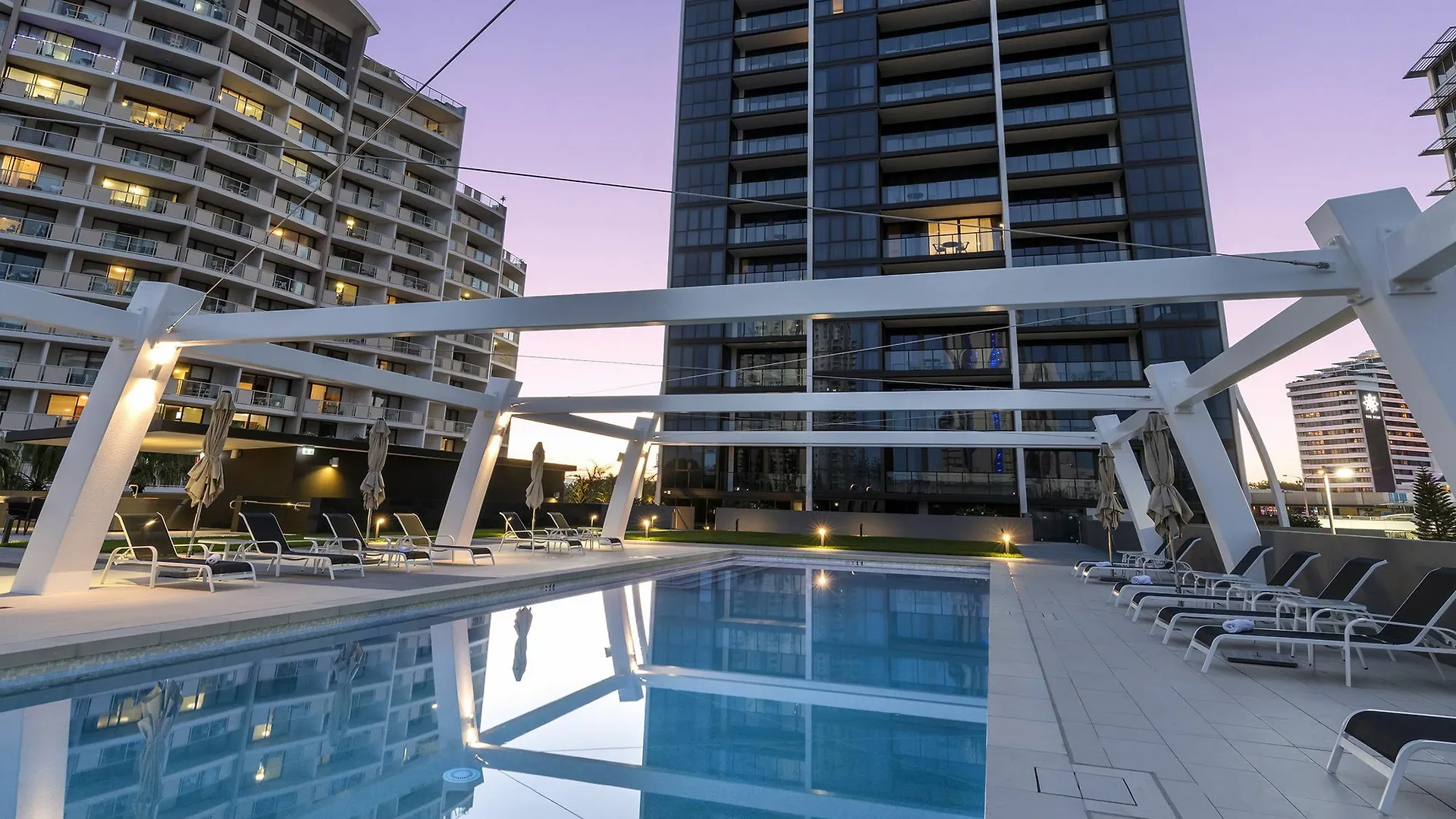 Avani Broadbeach Residences 4*