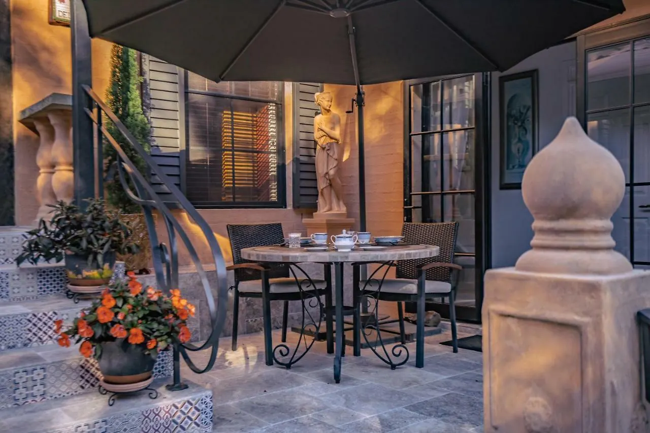 Della Rosa Bed & Breakfast 4*
