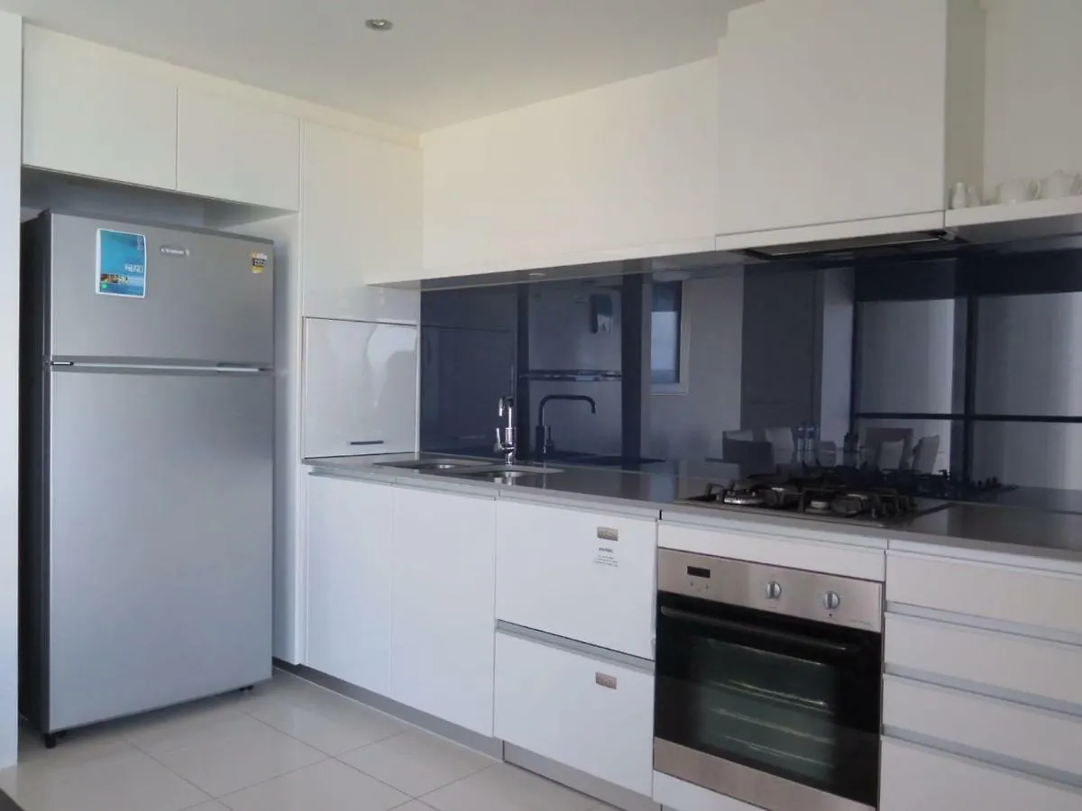 Apartment Circle On Cavill, And Sub Penthouses - We Accommodate
