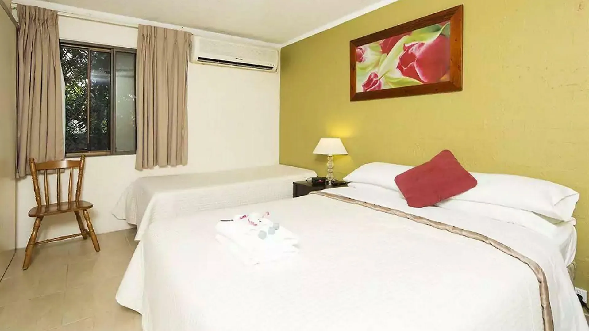 Aparthotel Burleigh Palms 3*