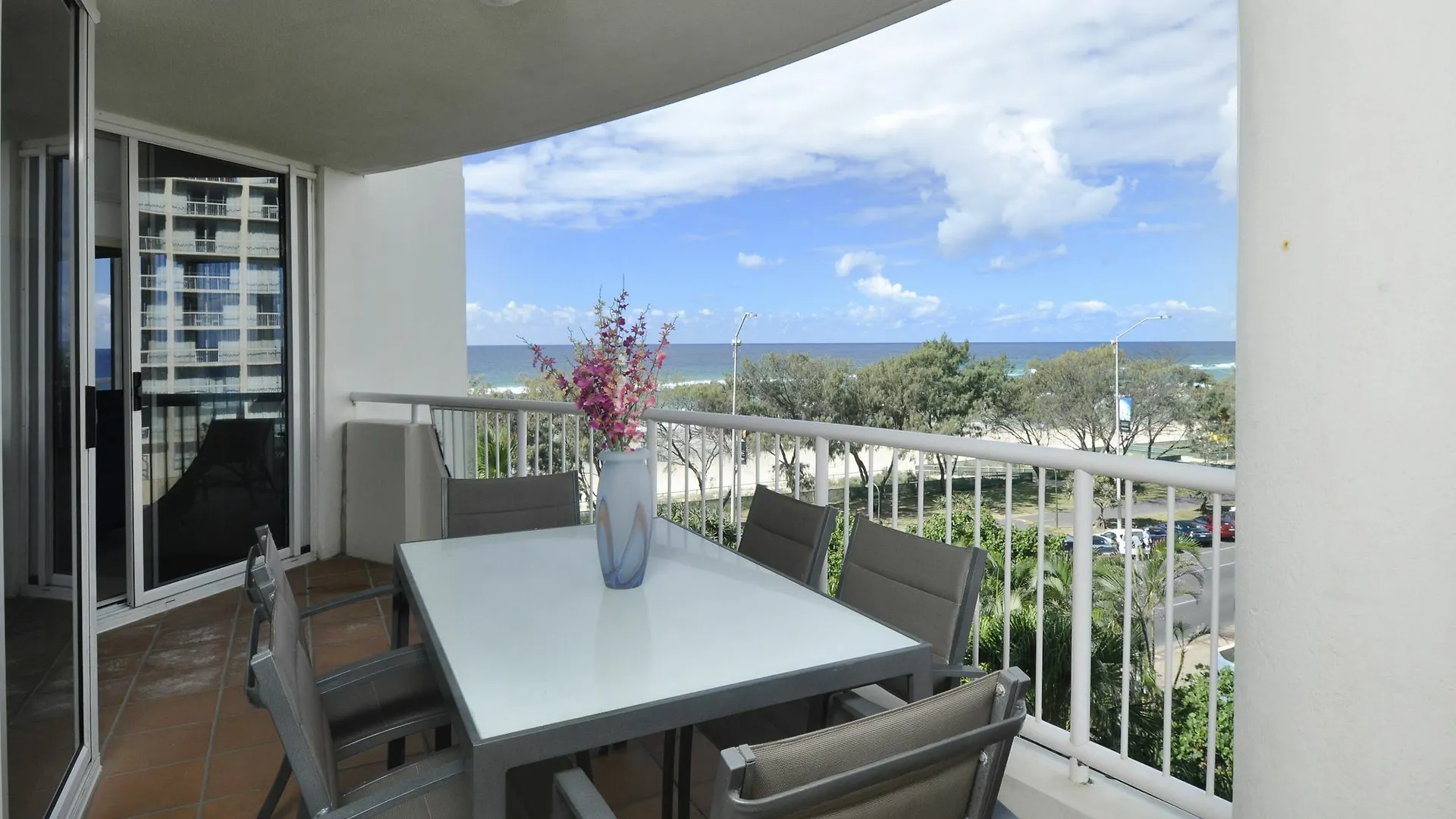 Moroccan - Hr Surfers Paradise Apartment
