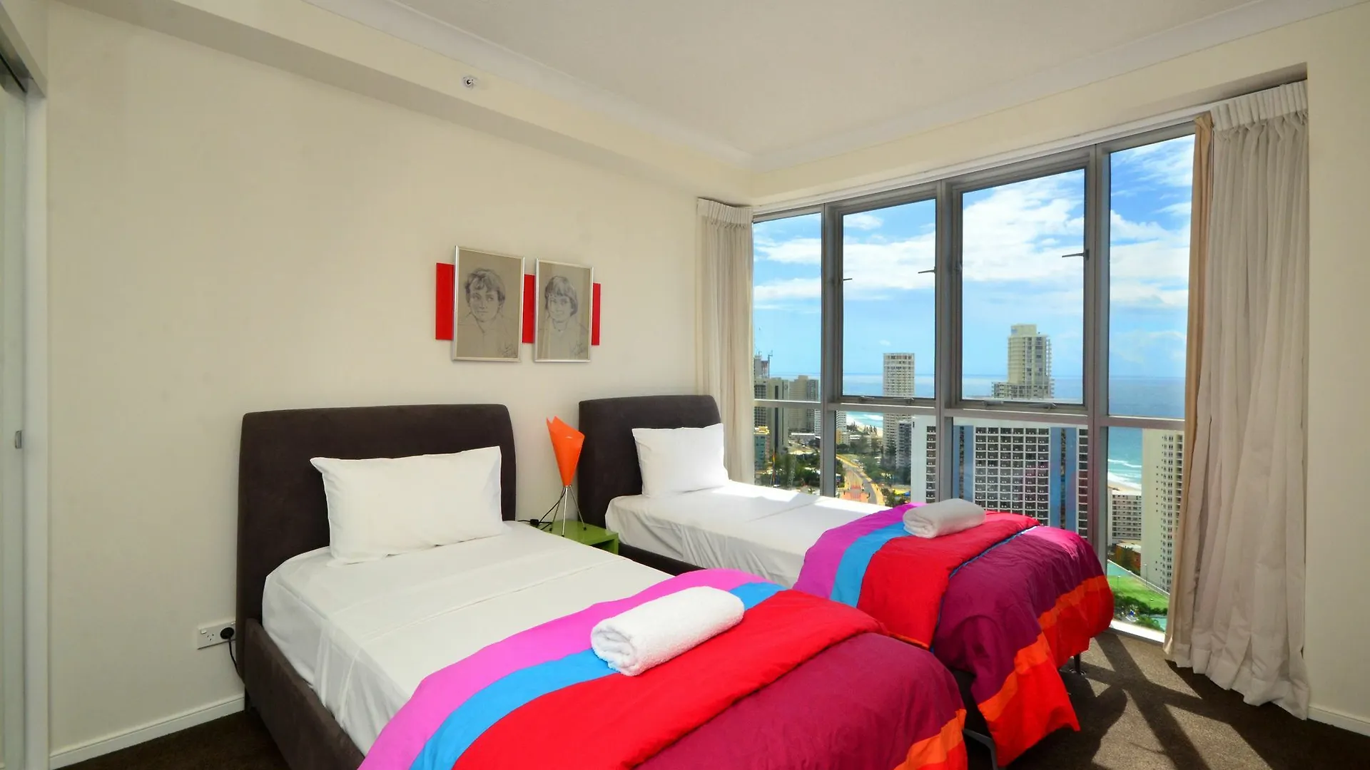 Chevron Renaissance - Hr Surfers Paradise