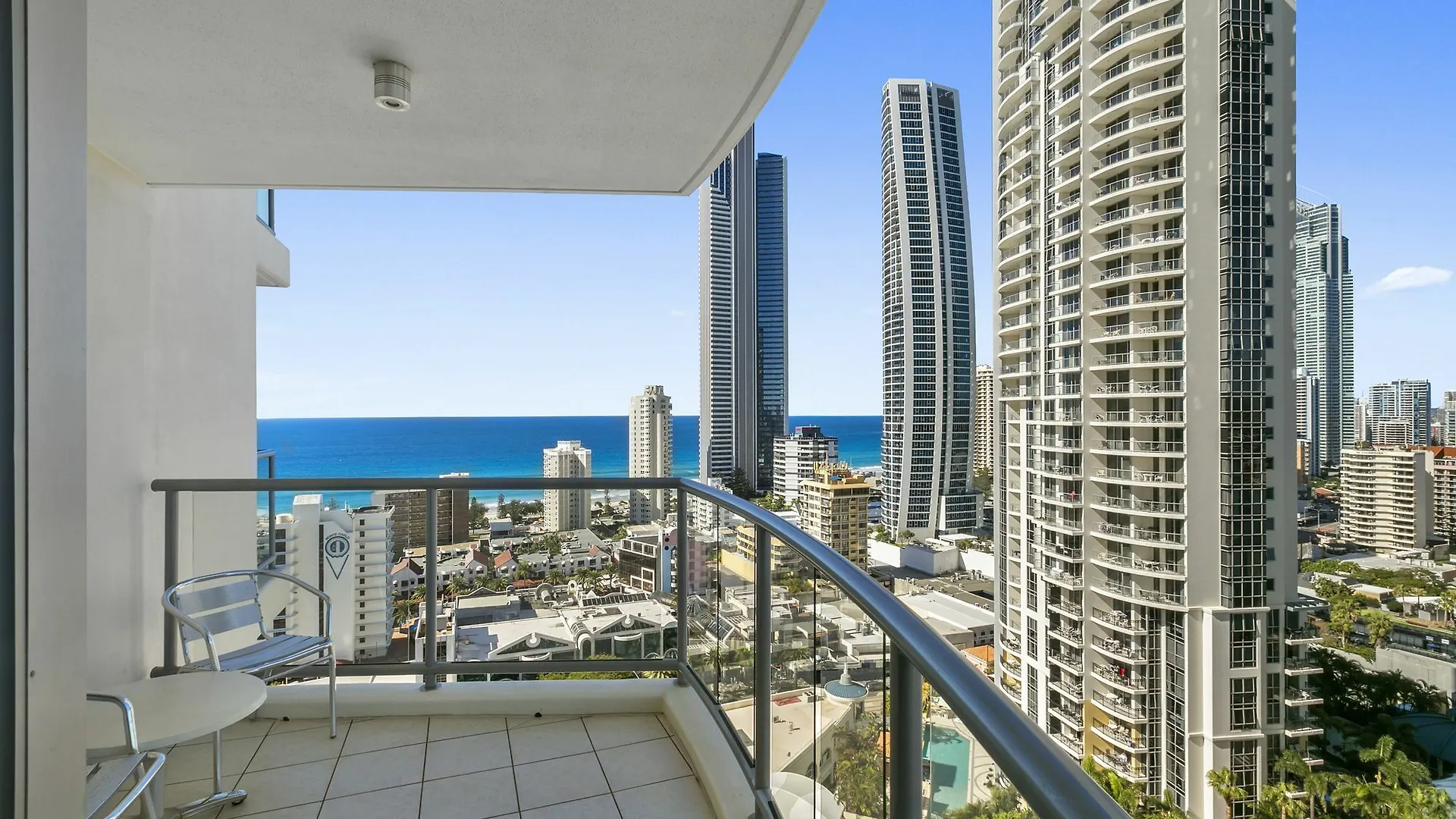 Chevron Renaissance - Hr Surfers Paradise
