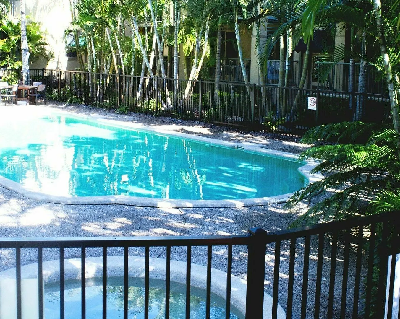 Bila Vista Kirra Beachside Aparthotel 3*