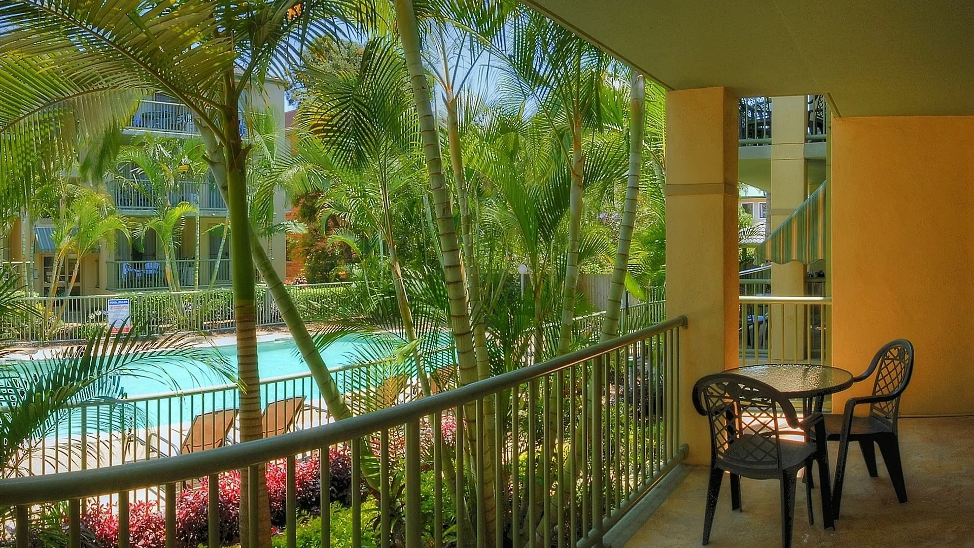 Aparthotel Bila Vista Kirra Beachside 3*