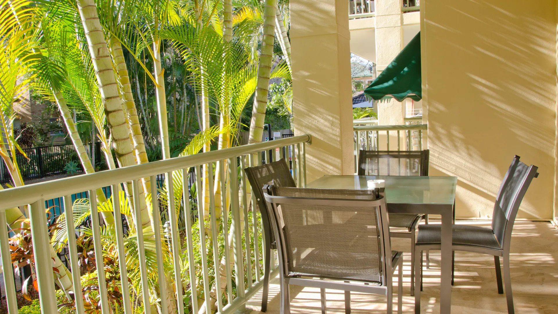 Aparthotel Bila Vista Kirra Beachside