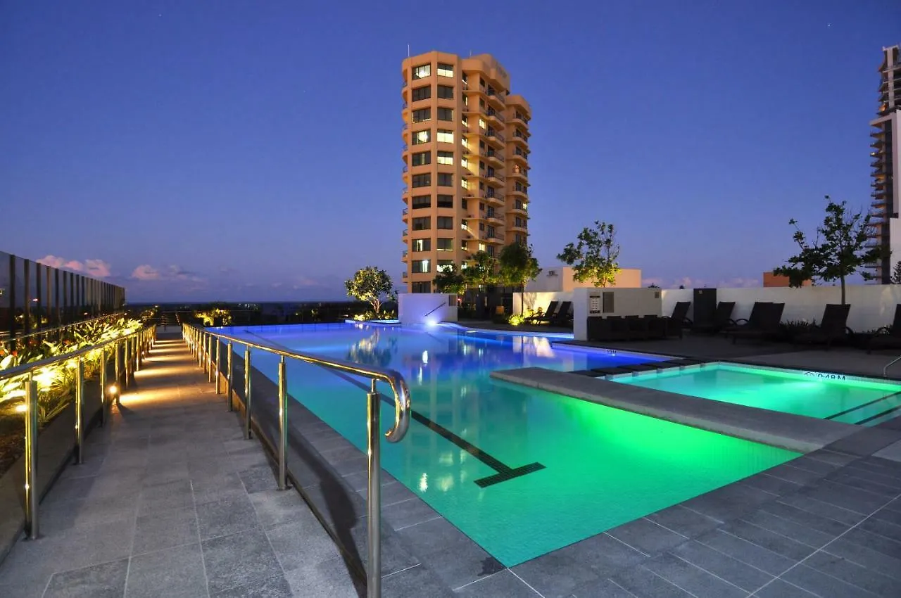 Luxury 3 Bedroom In Heart Of Broadbeach Apartment *