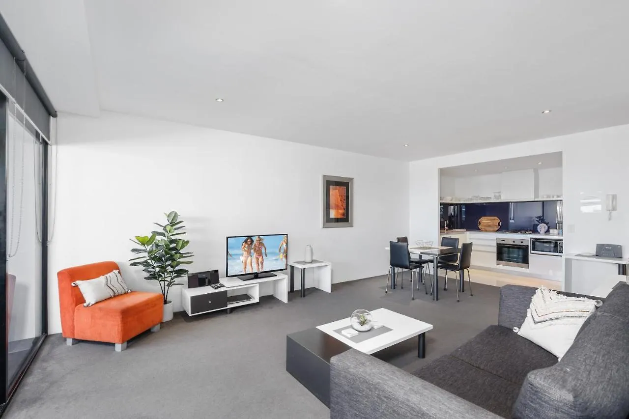 Apartment Circle On Cavill, And Sub Penthouses - We Accommodate *