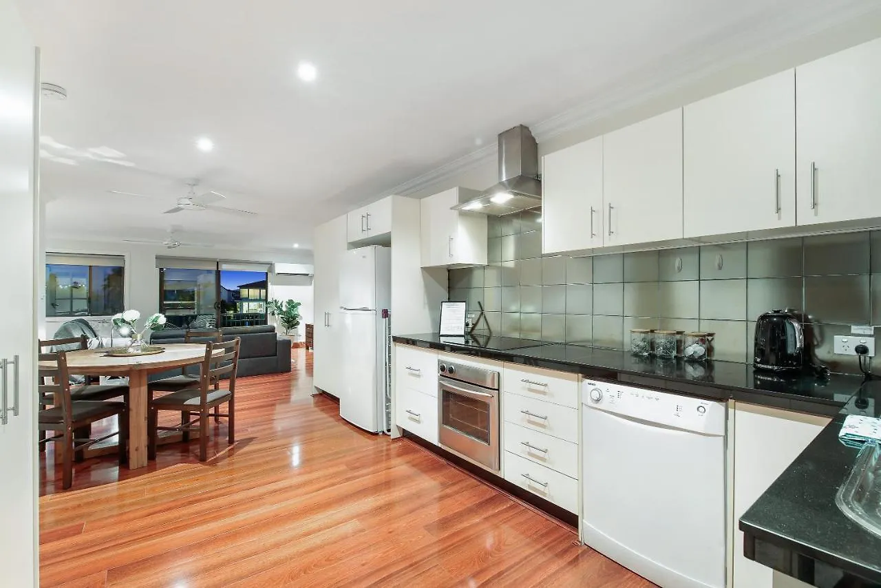 Luxury, Pets, Beach, Convention, Casino, Shopping, Privacy * Gold Coast