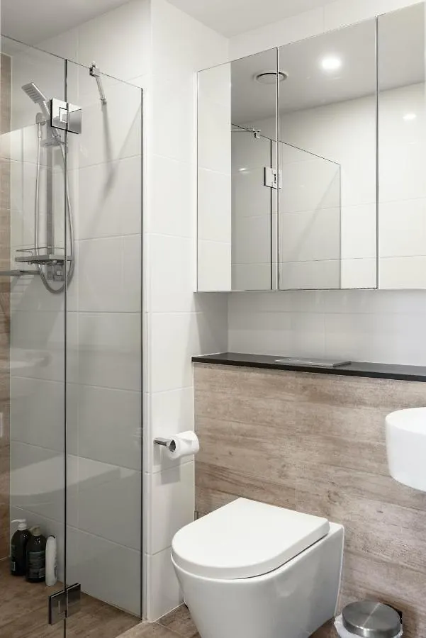 Apartment Modern, Carefree Living Style Apt In Southport *