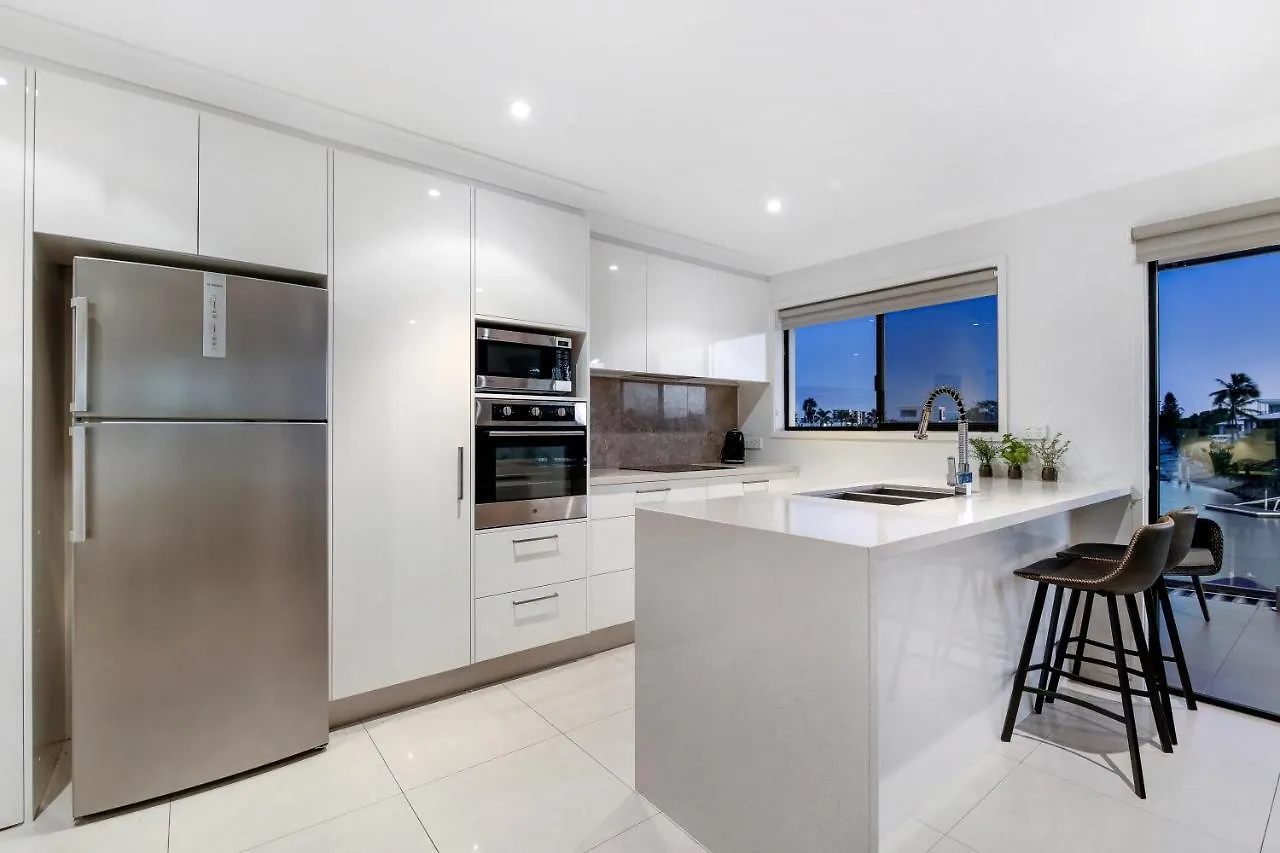 Luxury, Pets, Beach, Convention, Casino, Shopping, Privacy