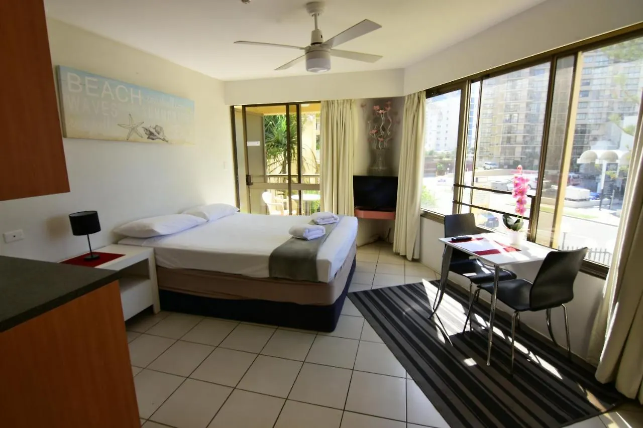 Aloha Surfers Paradise! شقة