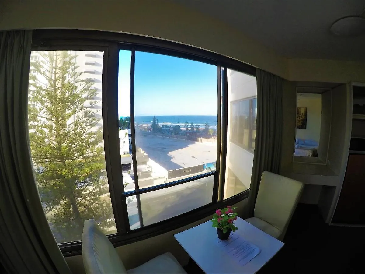 Aloha Surfers Paradise! Apartment