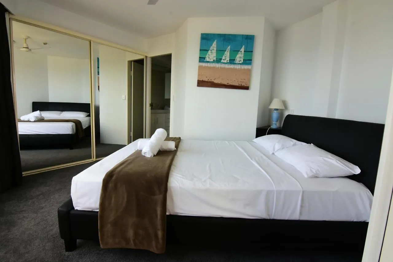 Aloha Surfers Paradise! Apartment