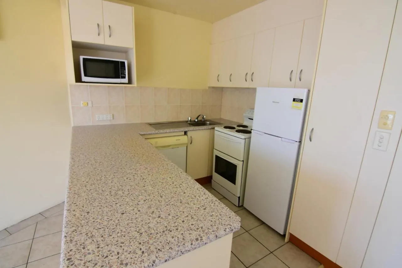 Aloha Surfers Paradise! Apartment *