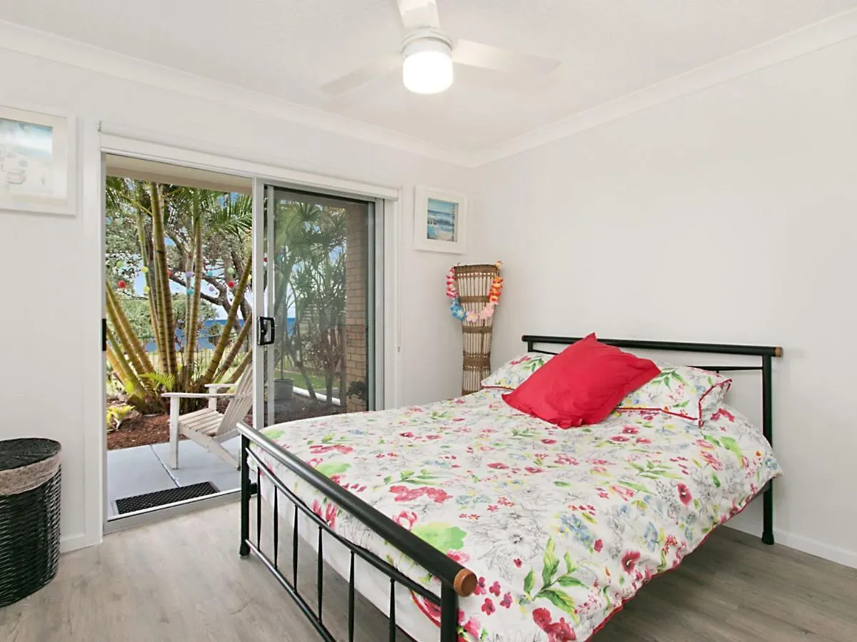 Shoreside Unit 1 - Absolute Beachfront Ground Level Unit In Tugun - Wi-fi Included Apartment