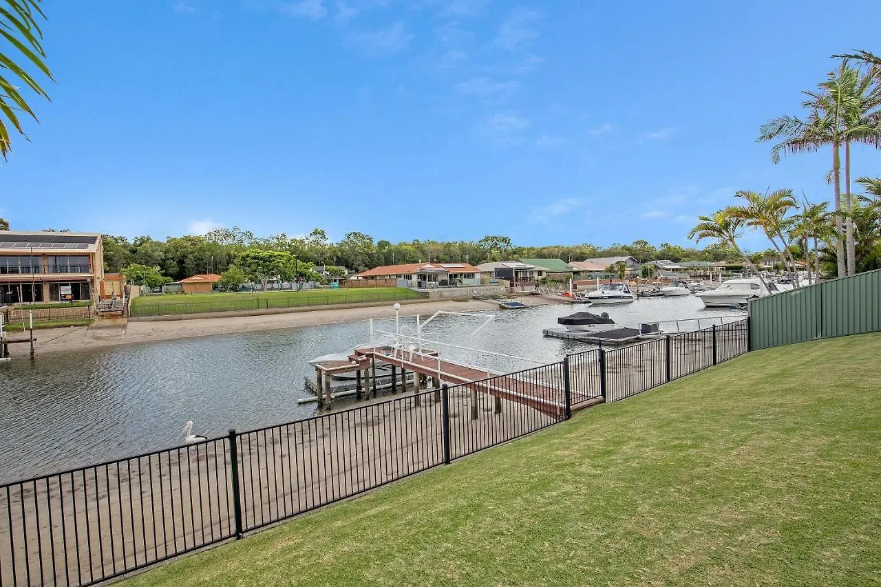 Penzion 5 Star Water Front Luxury, Ava