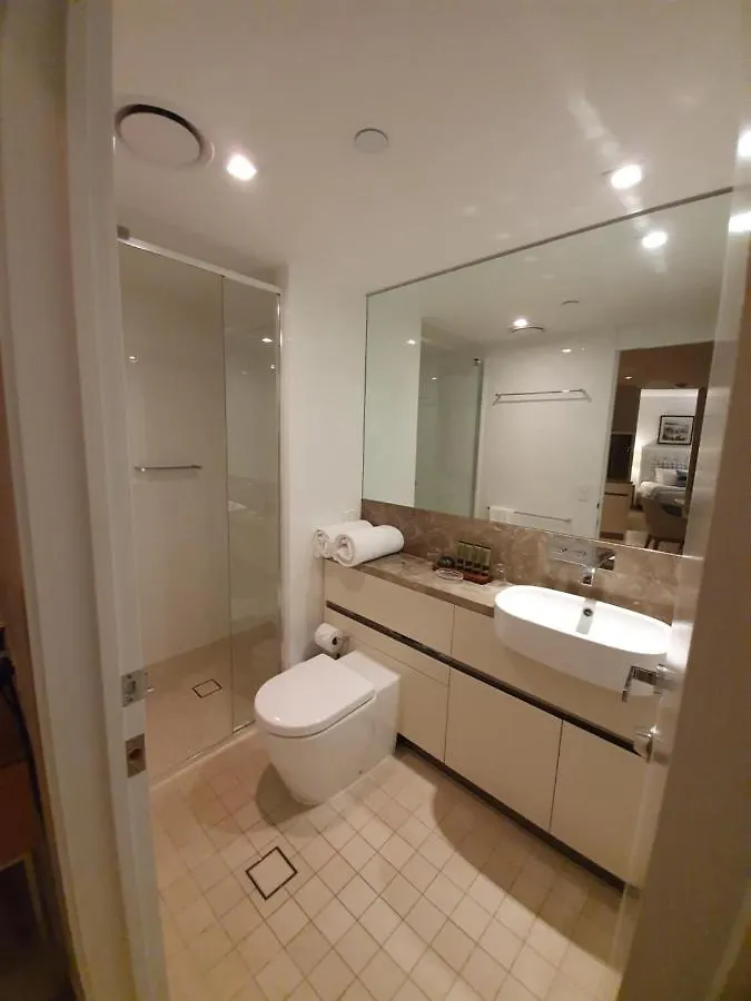 High-end In The Soul Of Surfers Paradise Lejlighed *