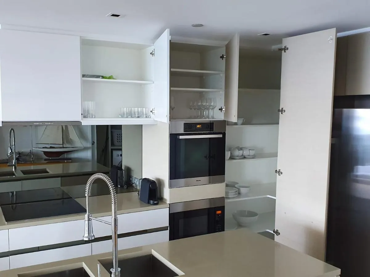 High-end In The Soul Of Surfers Paradise Lejlighed *