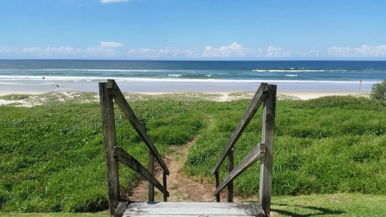 Fantastic 2brm Absolute Beachfront Apartment, Hedges Avenue Mermaid Beach Apartment *
