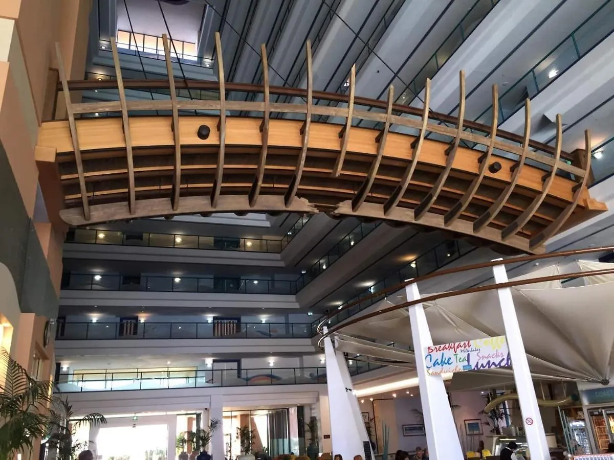 Crown Towers Appartement
