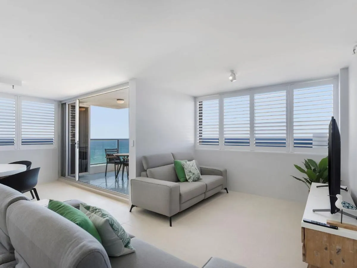 The Penthouses Absolute Beachfront - Gchm