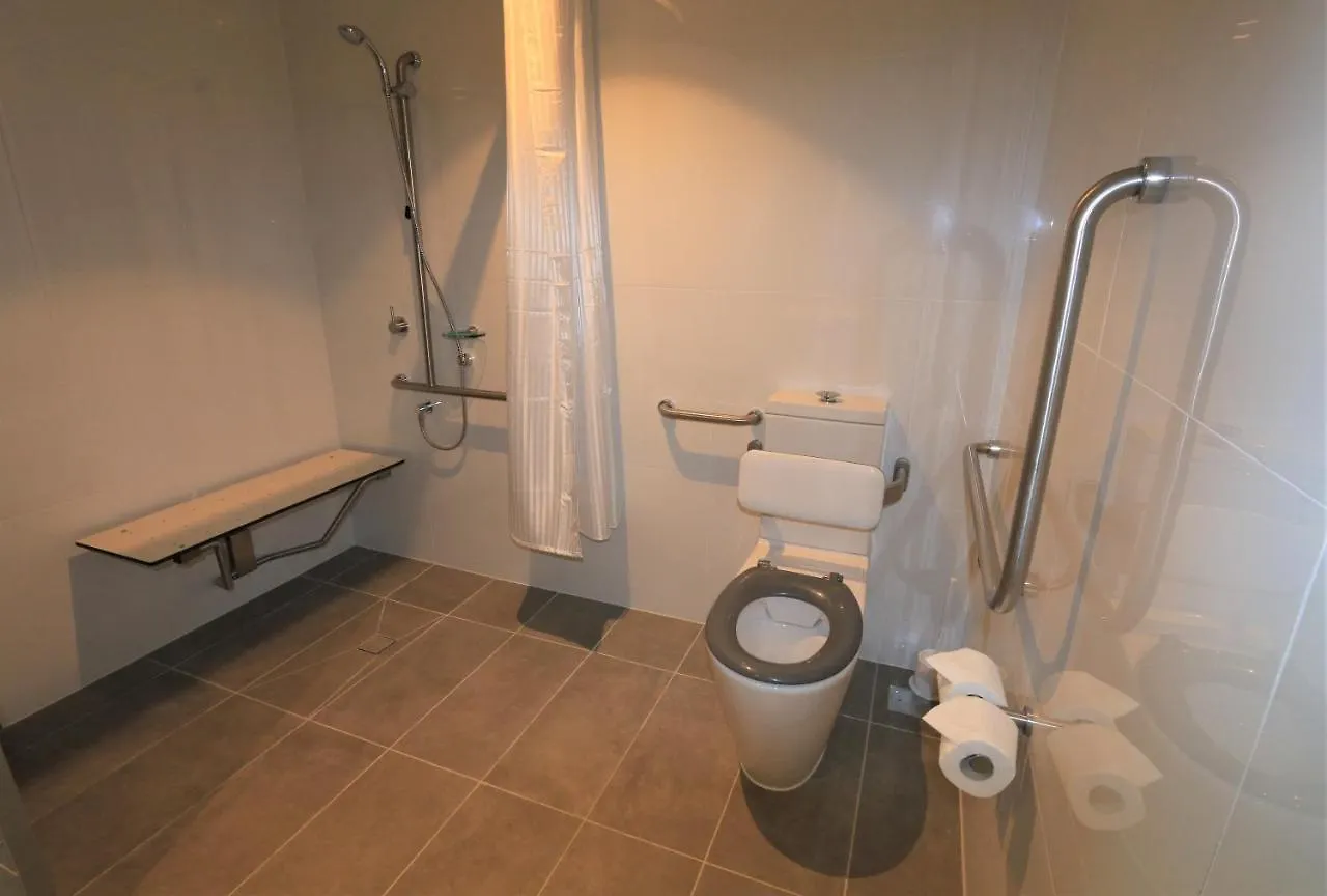 Rydges Airport 4*