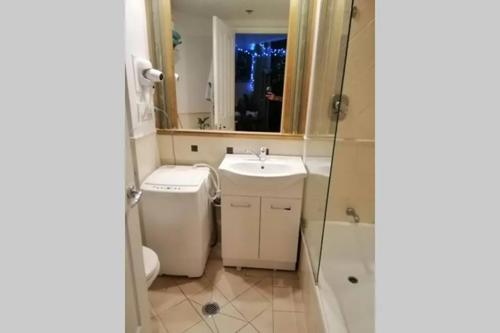 Surfers Ocean View. Large Fridge, Washing Machine, Wifi * غولد كوست