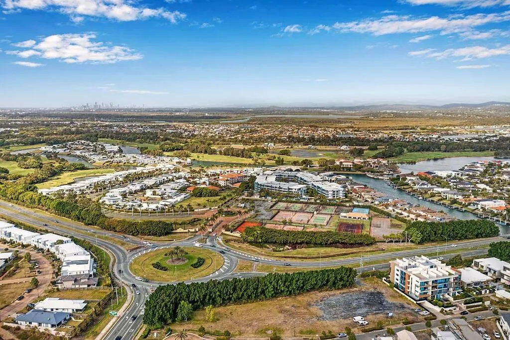 Perfectly Located 2 Bedroom Hope Island Gem... アパート
