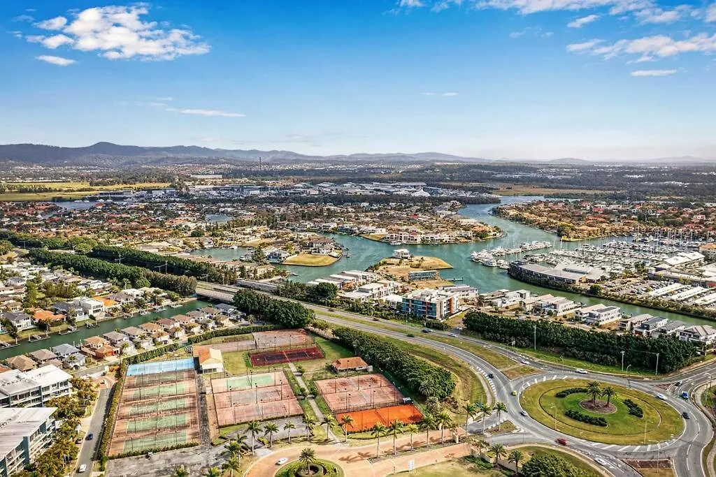 Perfectly Located 2 Bedroom Hope Island Gem... * ゴールドコースト