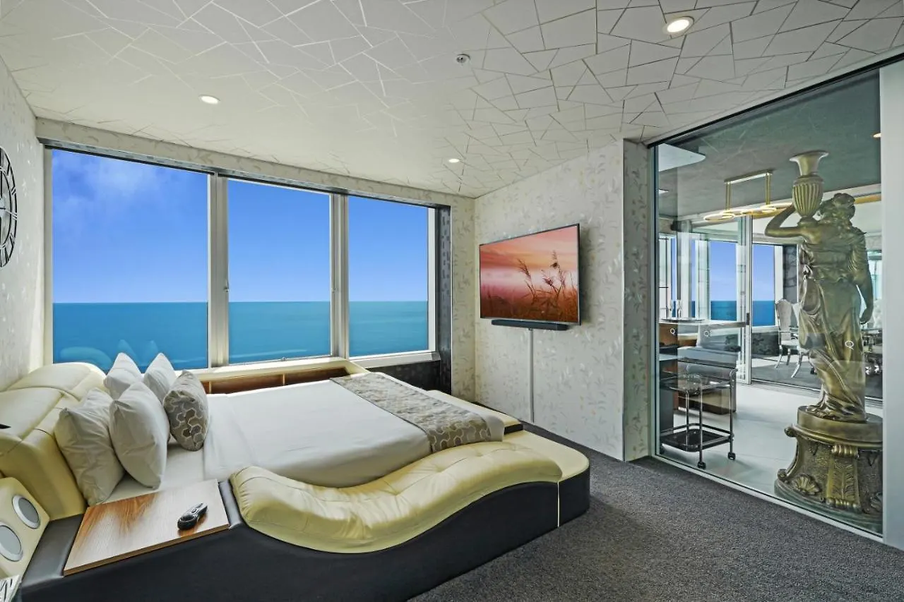 Resort Q1 & - Official Gold Coast