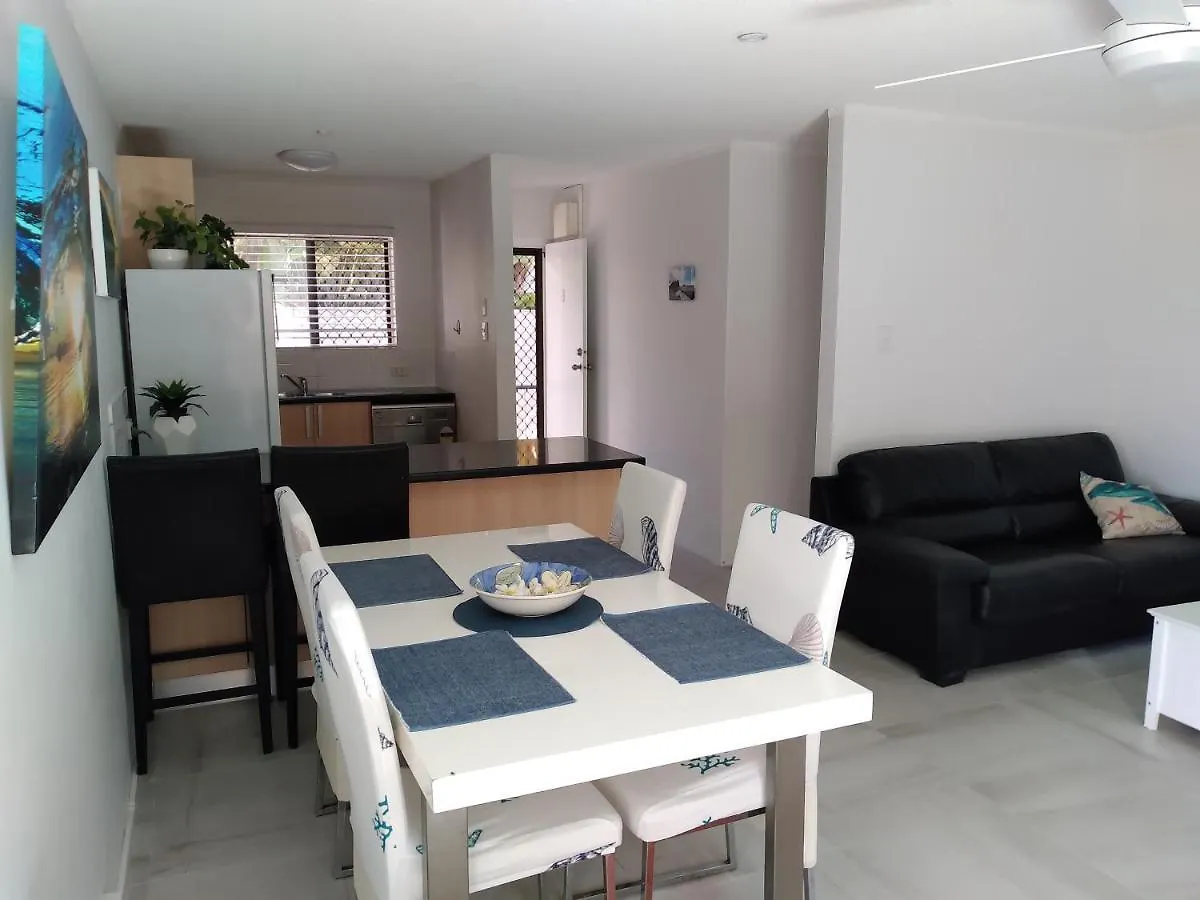 Fantastic 2brm Absolute Beachfront Apartment, Hedges Avenue Mermaid Beach Apartment Gold Coast