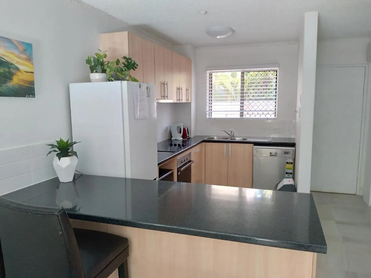 Fantastic 2brm Absolute Beachfront Apartment, Hedges Avenue Mermaid Beach Apartment