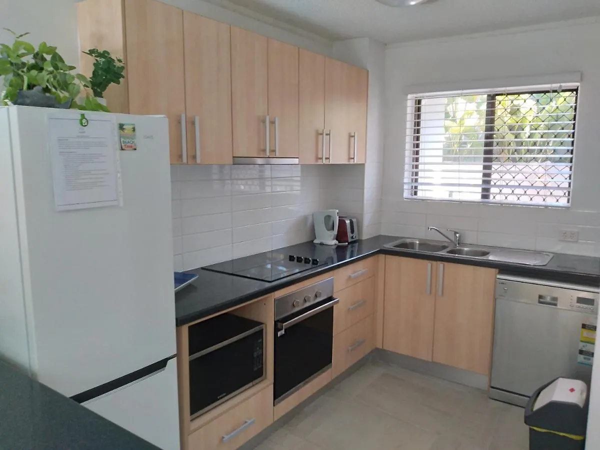 Fantastic 2brm Absolute Beachfront Apartment, Hedges Avenue Mermaid Beach * Gold Coast