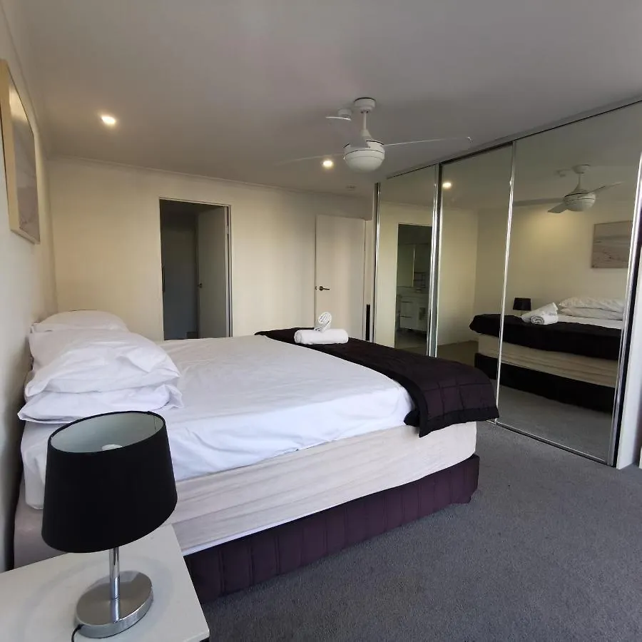 Condor Ocean View Surfers Paradise Apartahotel 3*