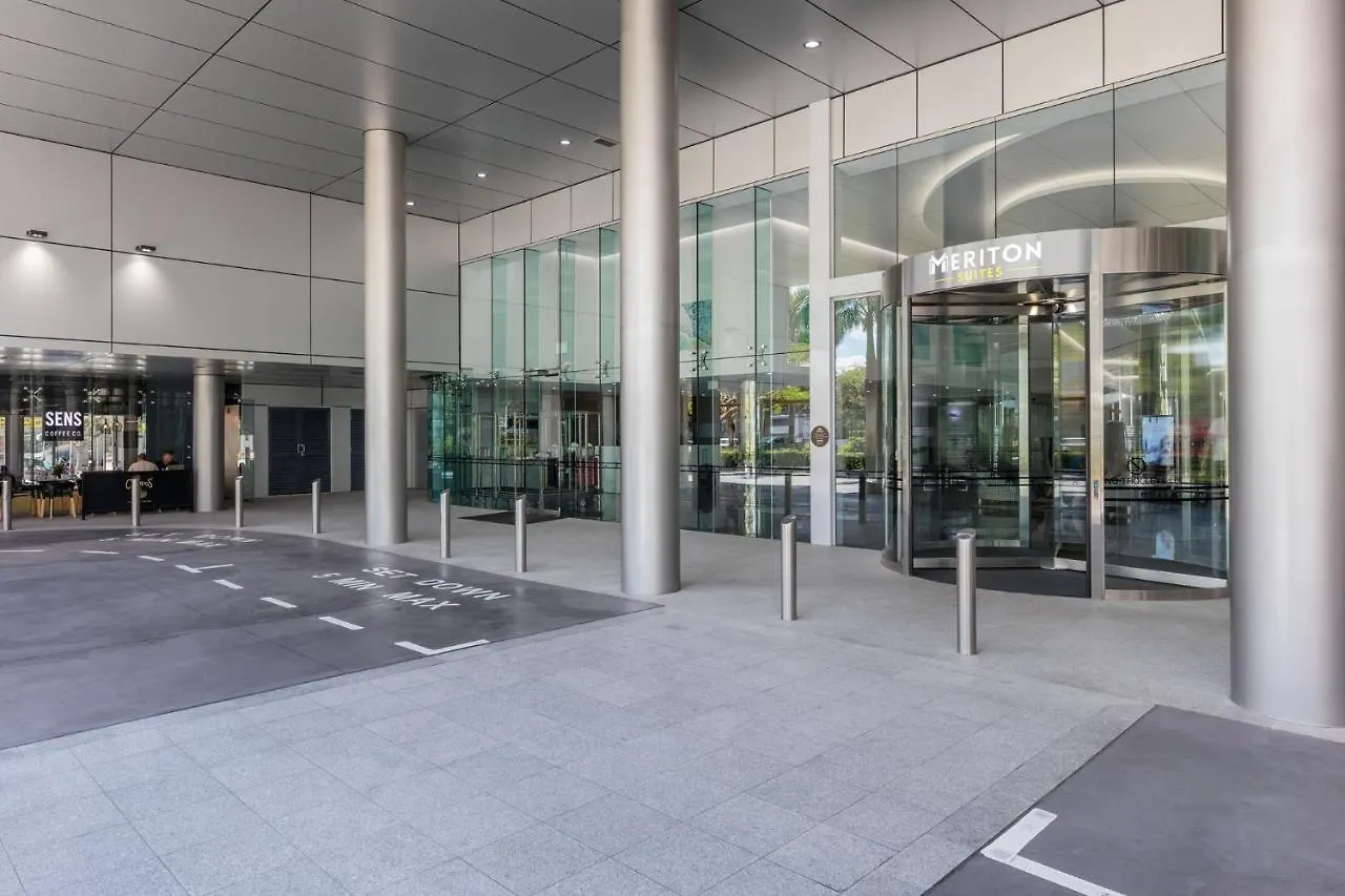 Meriton Southport Hotel 5*