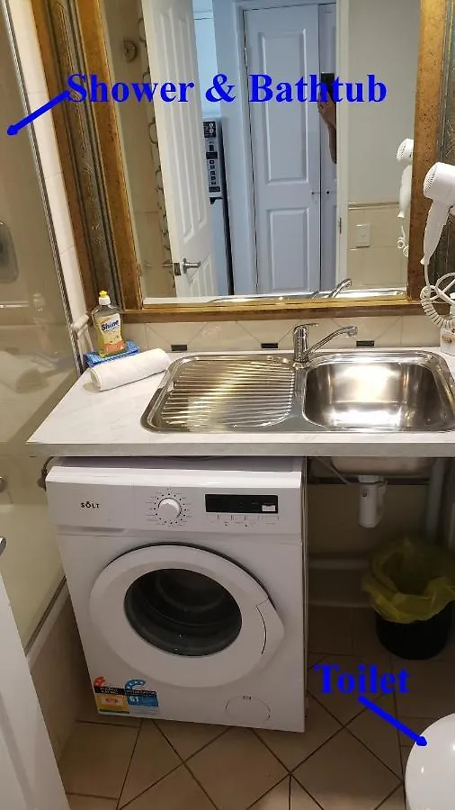 Surfers Ocean View. Large Fridge, Washing Machine, Wifi شقة