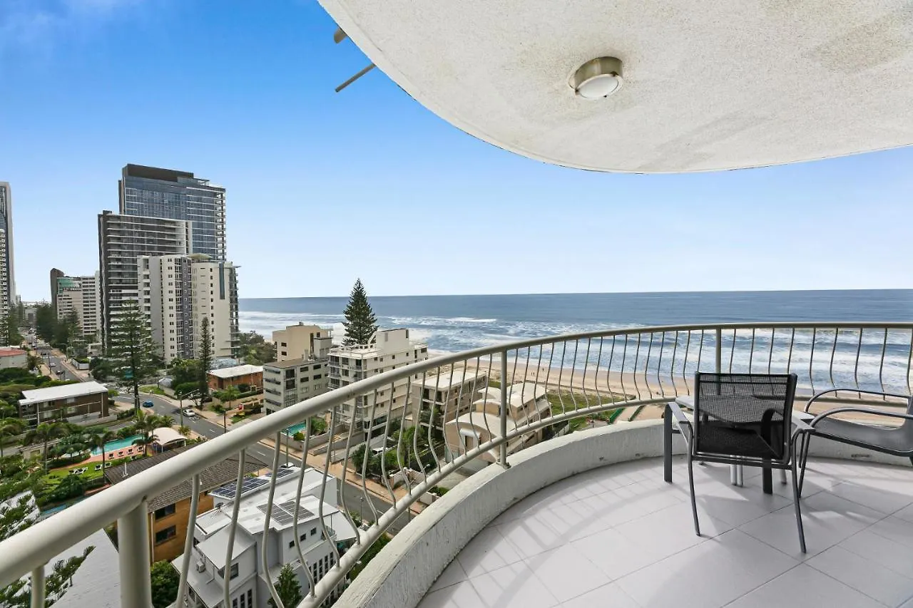 Spacious Beachfront 2-bed With Stunning Oceanview Lägenhet