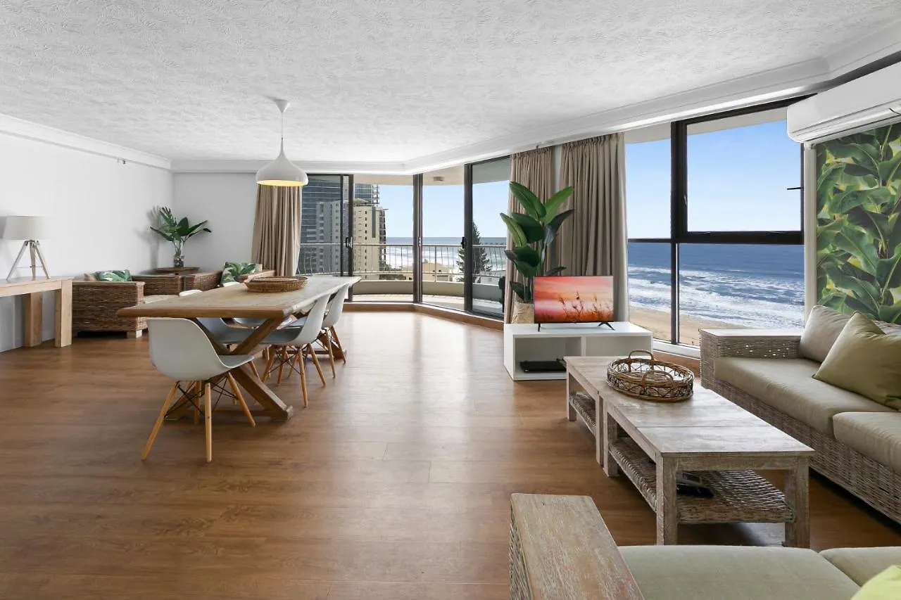 Spacious Beachfront 2-bed With Stunning Oceanview Lägenhet